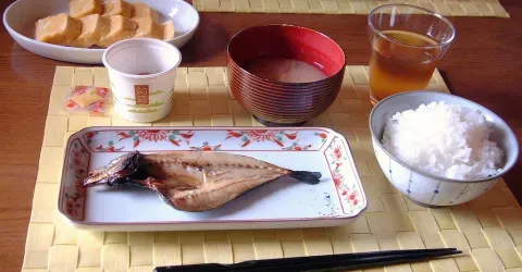 Un desayuno típico japonés