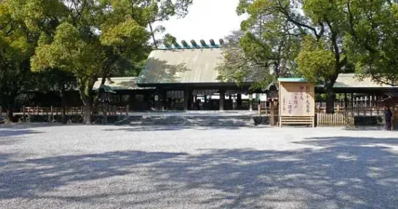 L&#39;ingresso al Santuario di Atsuta a Nagoya.